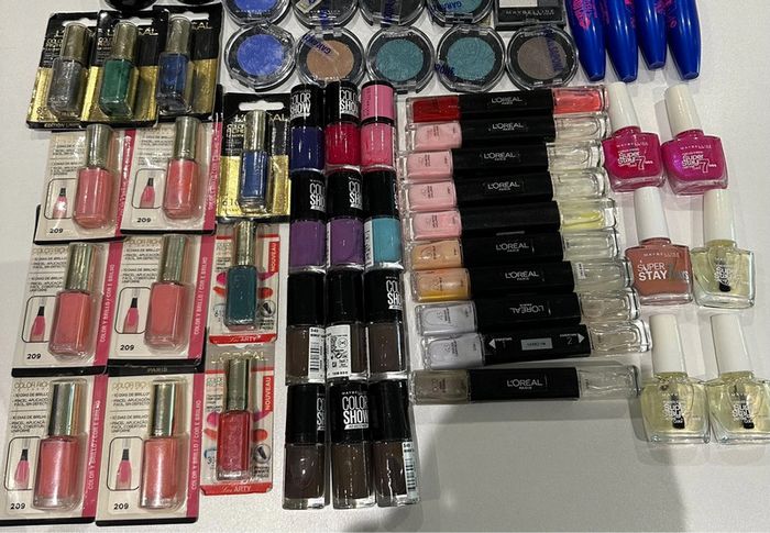 Lot maquillage + vernis neuf - photo numéro 3