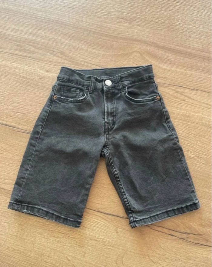 Bermuda en jean marque Zara taille 8 ans - photo numéro 1
