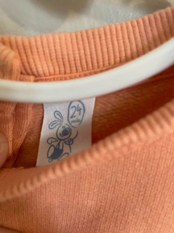 Pull~ orange~ taille 24 mois. - photo numéro 3