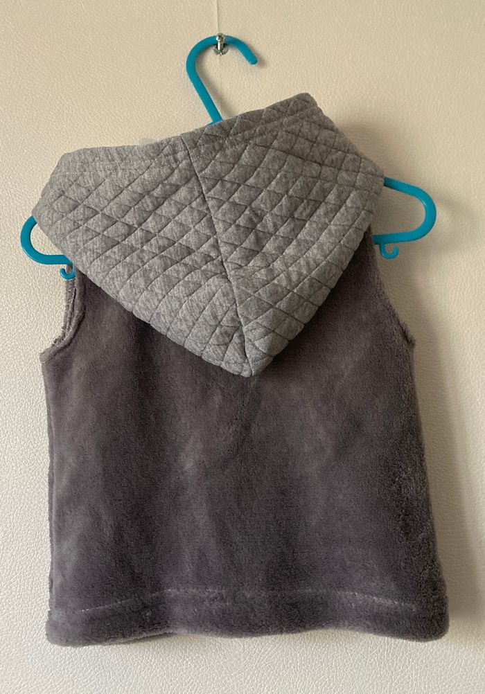 gilet polaire sans manches avec capuche taille 1 an - photo numéro 3