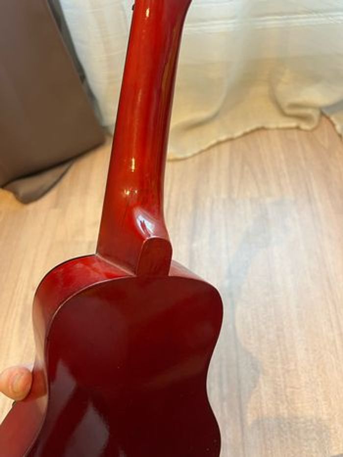 Petite guitare - photo numéro 3