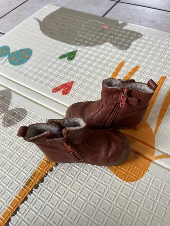 Bottes en cuir de la marque Kickers, taille 20. - photo numéro 7