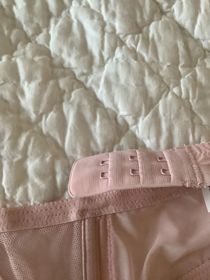 Soutien-gorge voile/mesh Gemma rose neuf étiquette boîte taille 95E - photo numéro 7