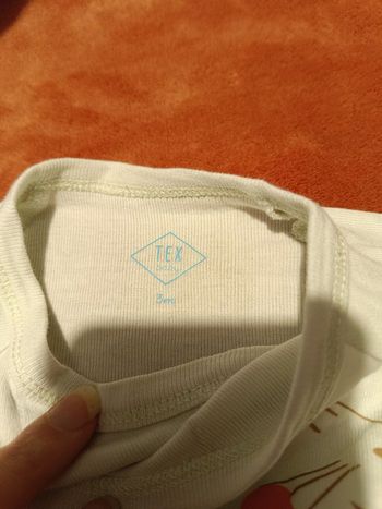 🌸 Body bébé fille – Tex Baby vert à motif 🌸