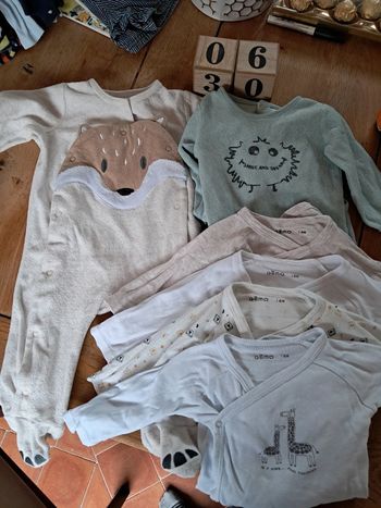 Lot 2 pyjamas + 4 bodies 6 mois