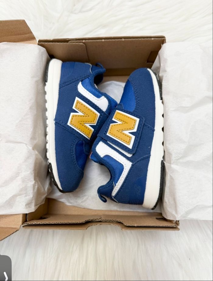 Baskets New Balance bébé – Taille 22,5 – bleu/moutarde – Neuf avec étiquette - photo numéro 6