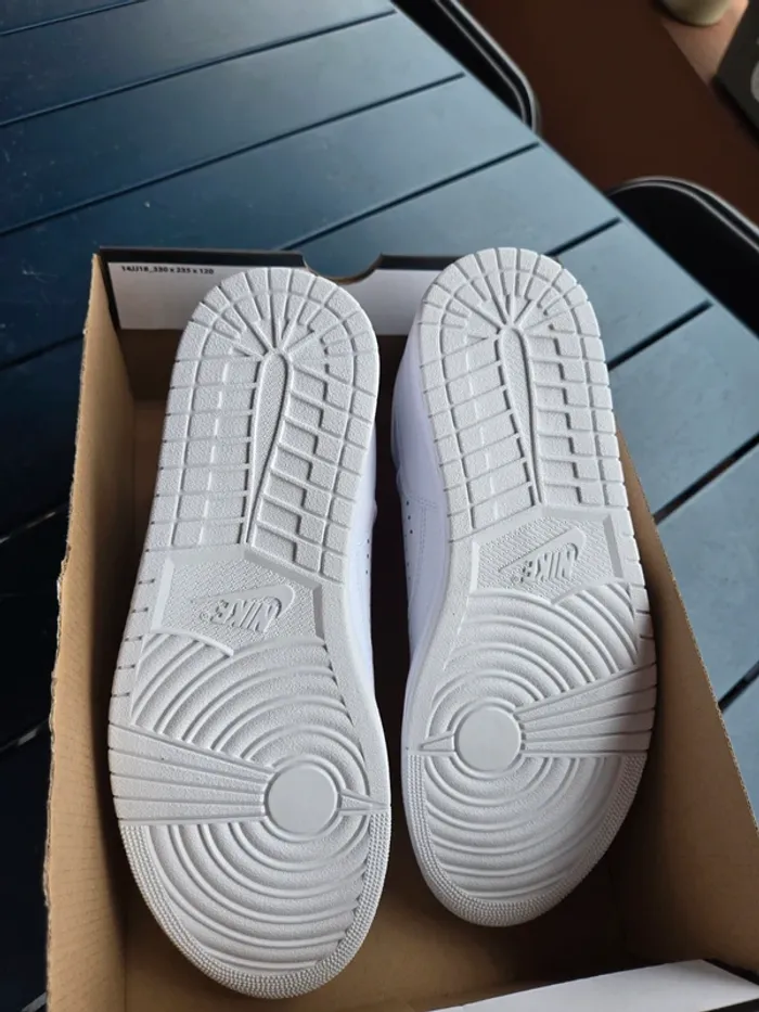 Jordan access blanche taille 45 homme neuves - photo numéro 7