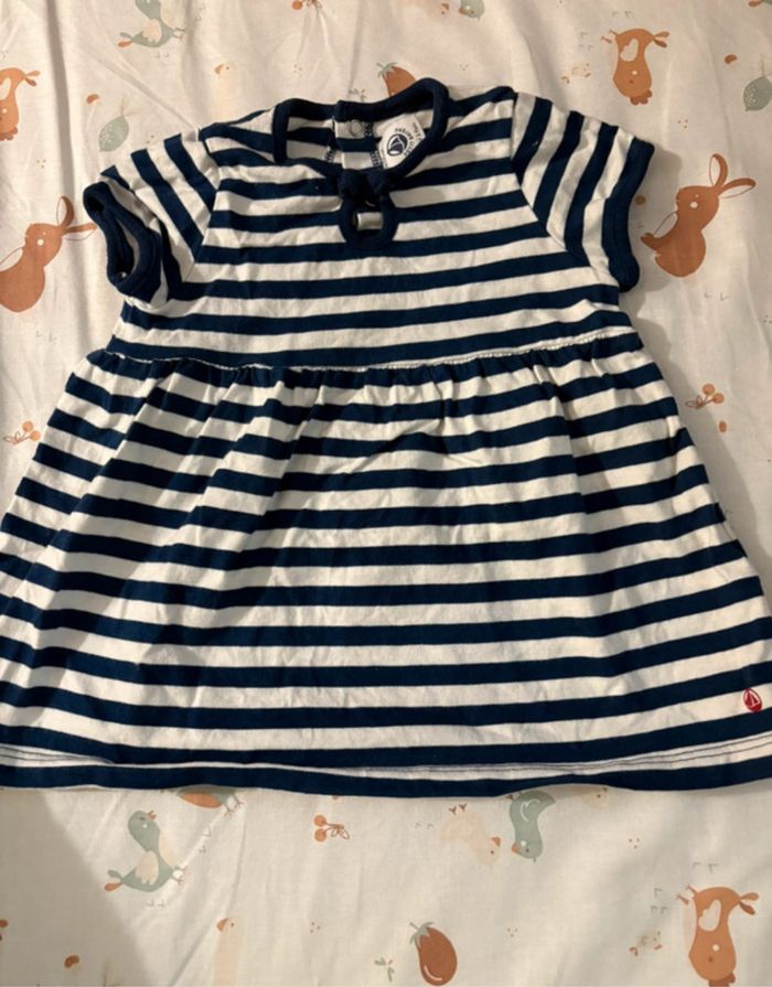 Robe, en excellent état, marque Petit Bateau.