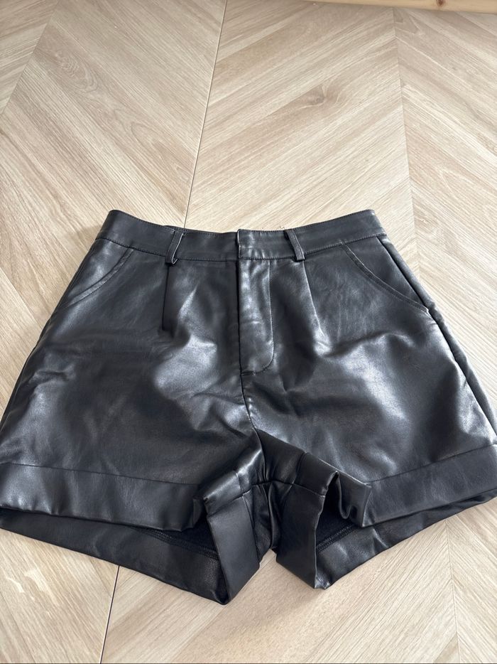 Short simili cuir SHEIN taille s