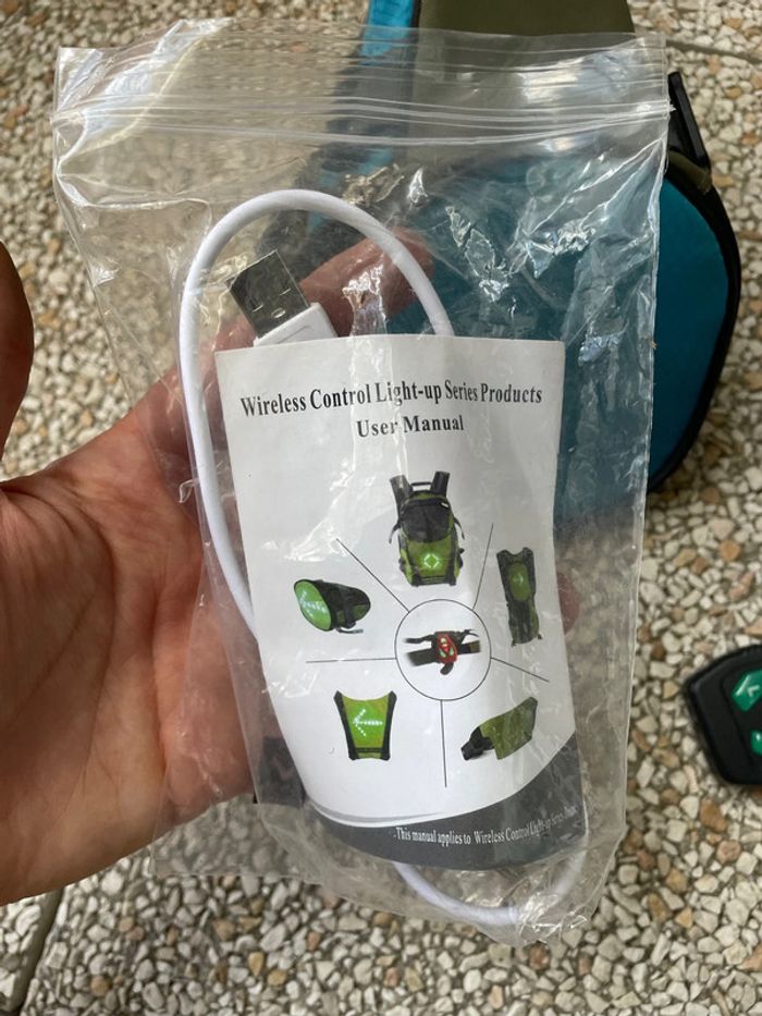 Pochette clignotante pour vélo ou trottinette - photo numéro 4