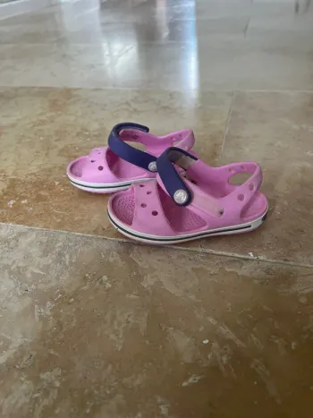 Paire de crocs