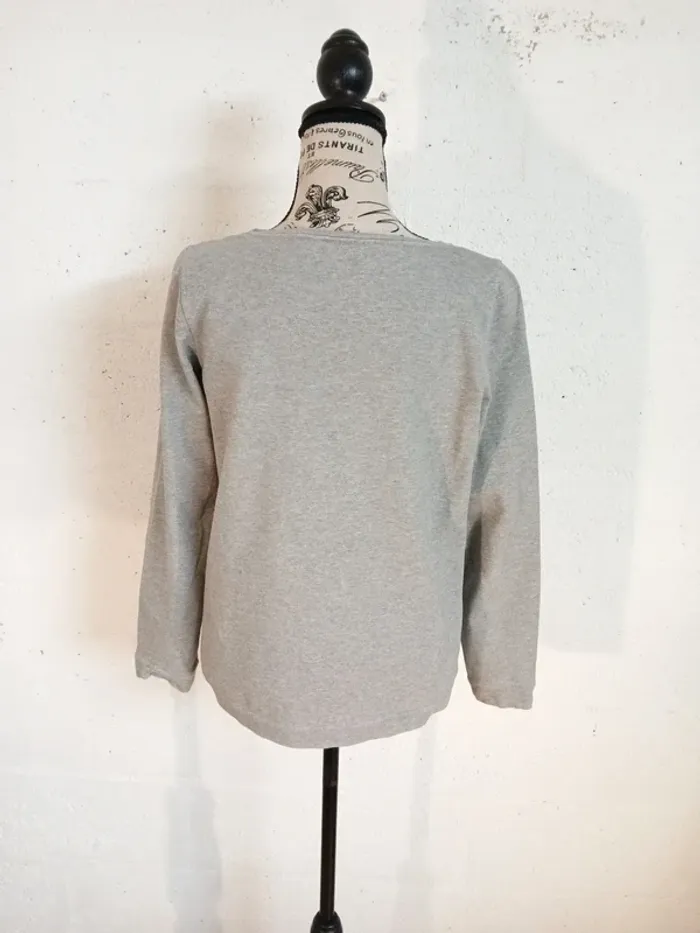 Sweat gris brodé – Taille M – Bon état - photo numéro 4