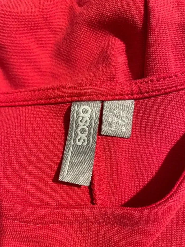 Robe rouge à manches courtes à dentelle col rond longueur genou Asos taille 40 - photo numéro 6