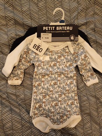 Lot bodies 3 mois petit bateau neuf bio