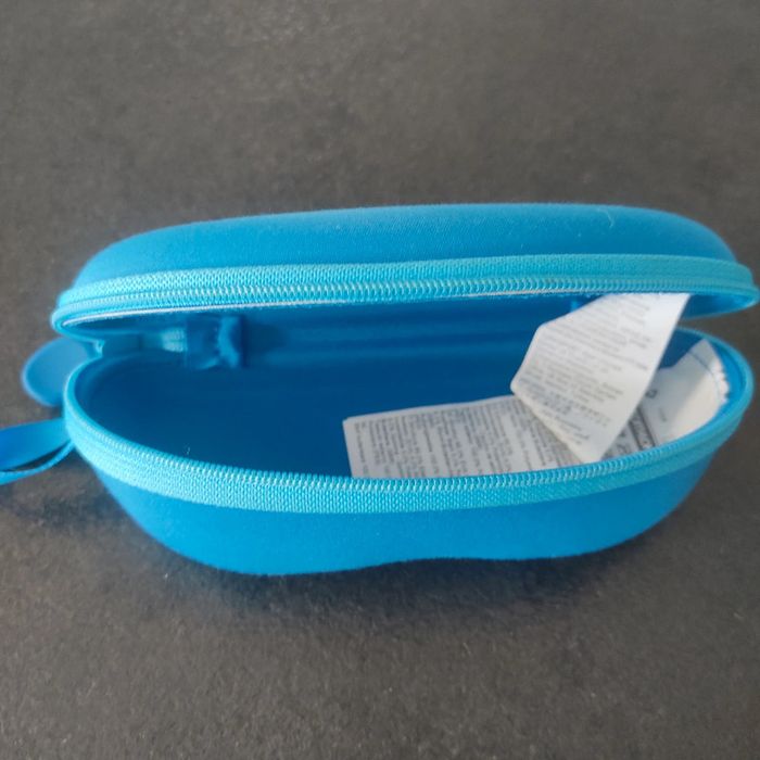 Lunettes de soleil bébé + pochette - photo numéro 4