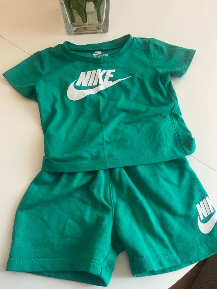 Ensemble Nike