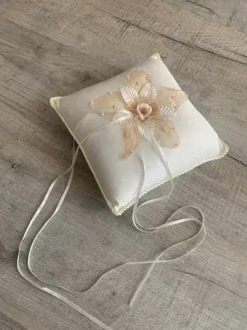 Coussin porte alliance