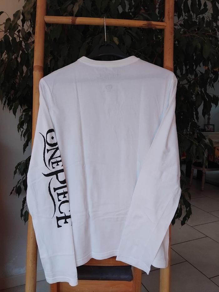 Tee-shirt manches longues one piece 14 ans - photo numéro 2