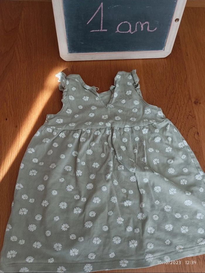 Robe taille 1 an en très bon état - photo numéro 3
