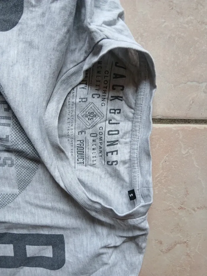 Tee-shirt - photo numéro 2