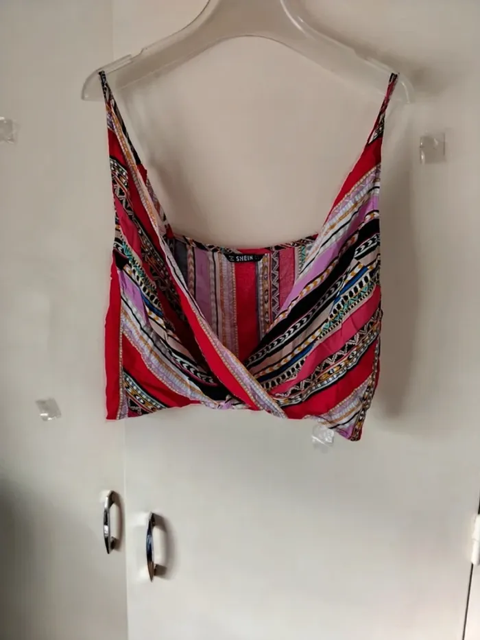 Crop top a bretelles Marque shein (A99)