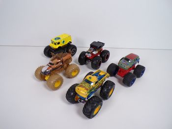 Monsters Trucks - Hot Wheels  (J2)