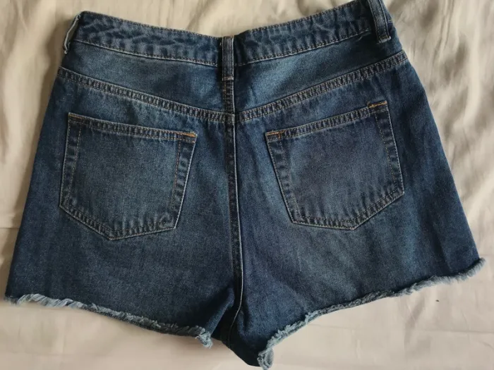 Short en jean Primark t. 36 neuf - photo numéro 3