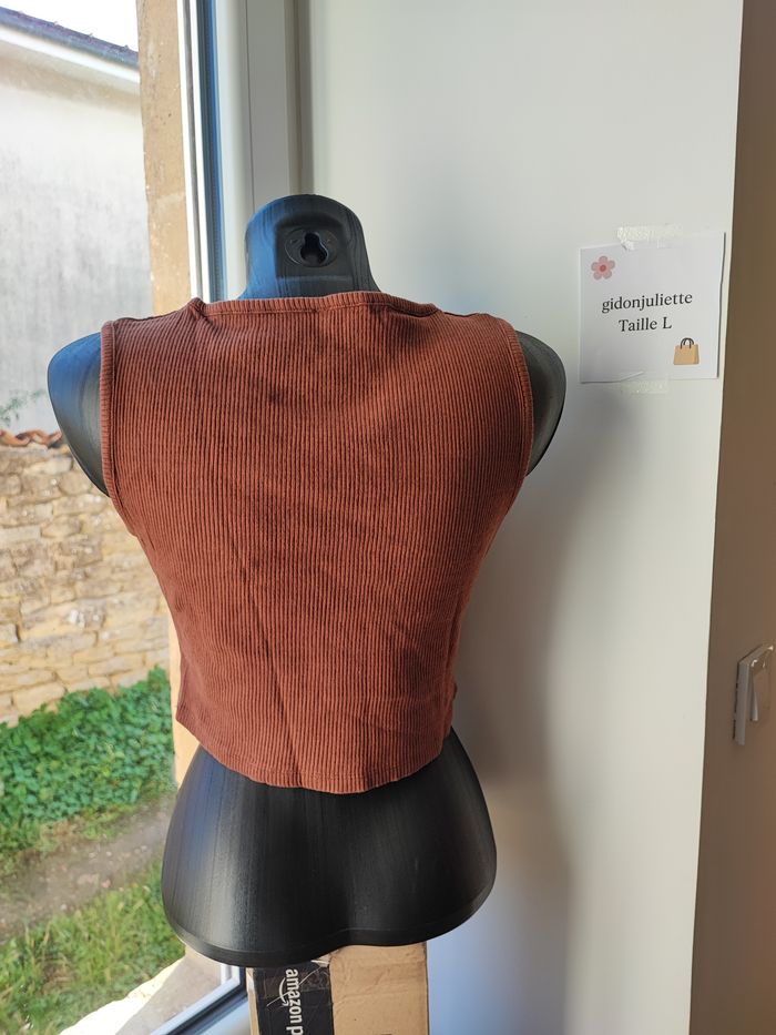 22 – Crop top côtelé marron – Basique canon & comfy 👚 - photo numéro 2