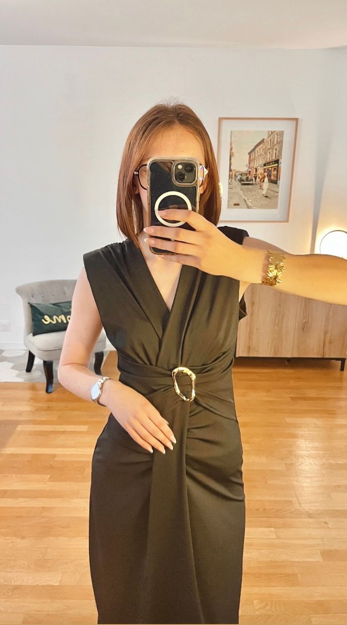 Robe Longue – Fendue, Col V & Détail Anneau - photo numéro 2