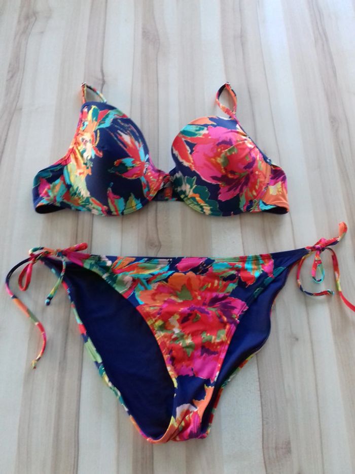 Maillot de bain 2 pièces état neuf 48 bonnet D - photo numéro 12