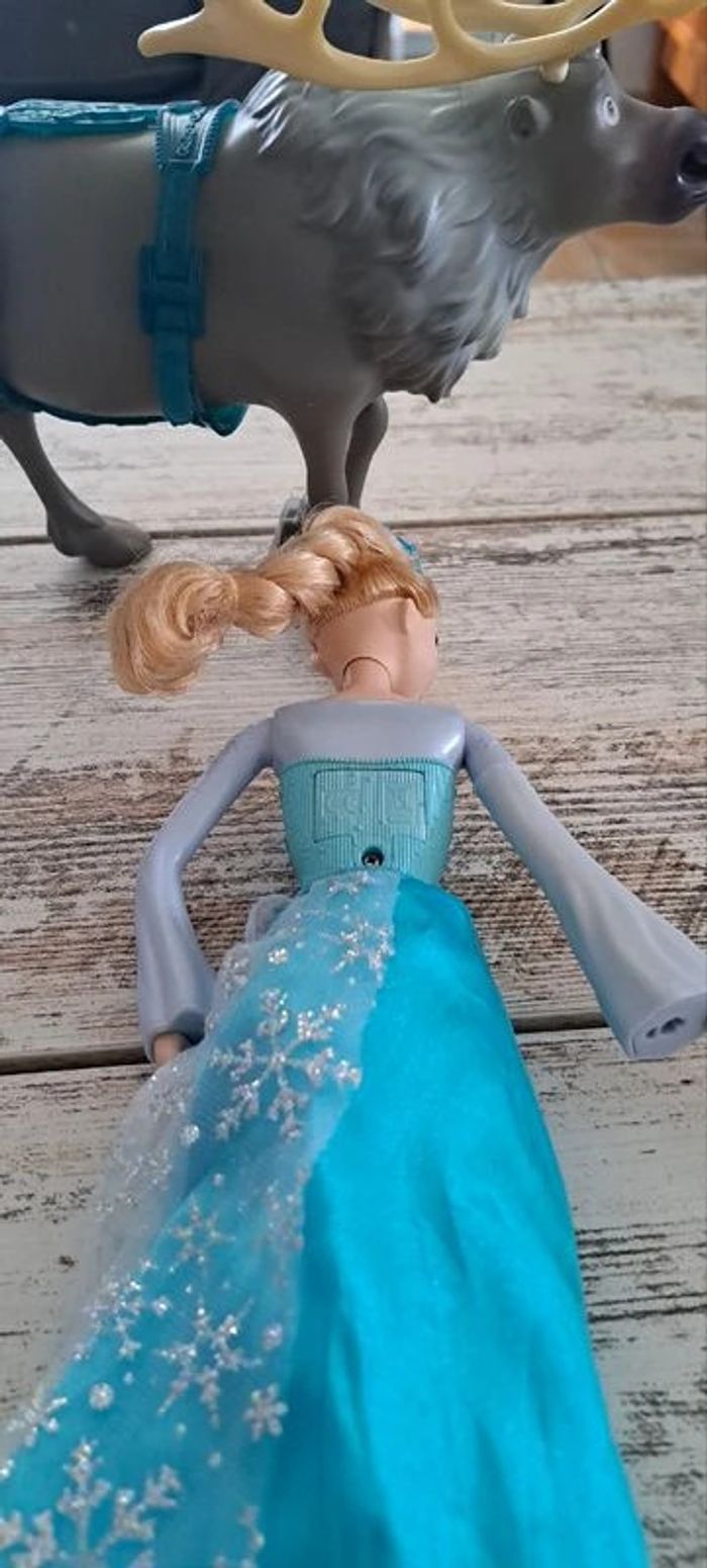 Poupée reine des neiges avec lumieres et swen - photo numéro 3