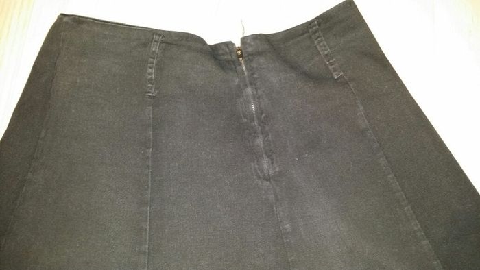Jupe noire taille 38-40 - photo numéro 2
