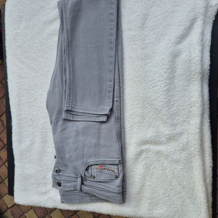 Jean diesel gris - photo numéro 2