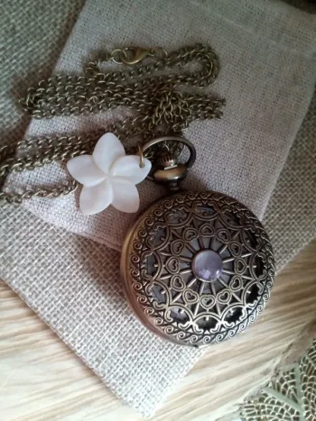 Collier sautoir montre avec pierres naturelles