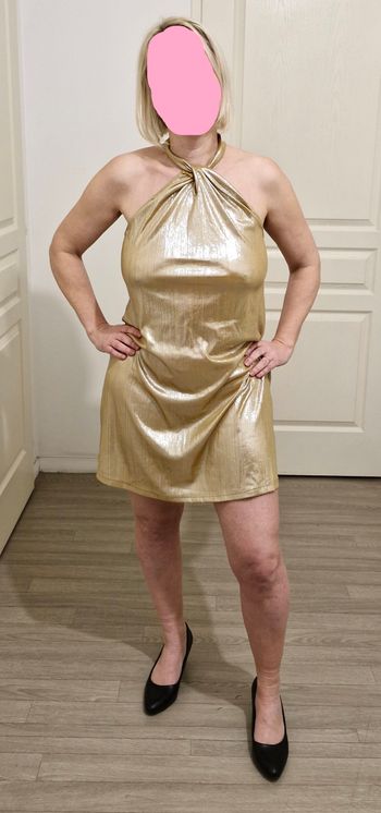 Robe fluide dorée chic et sexy (idéale pour les fêtes) super agréable et douce à porter