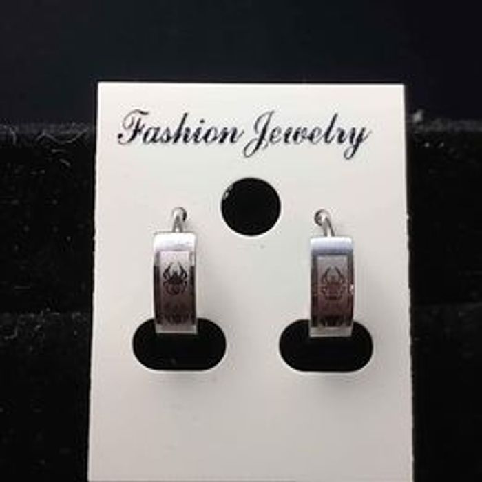 Boucles d'oreilles rondes avec araignées