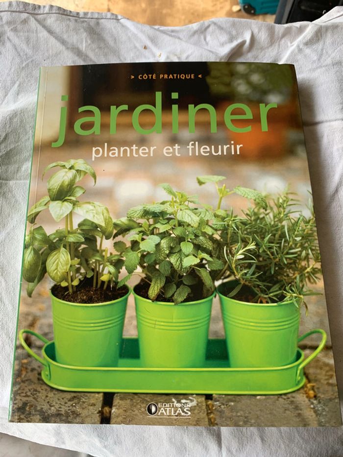 Jardiner planter fleurir