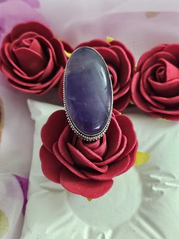 Grosse bague entièrement texturée en argent sterling 925 avec sa pierre améthyste