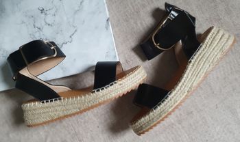 Sandales neuves noires à attacher avec grosse boucle taille 38