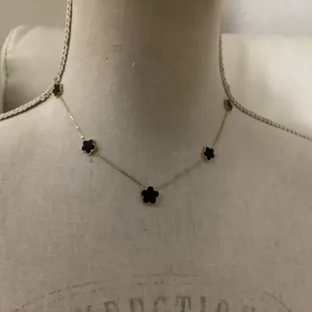 Collier acier inoxydable or réglable trèfles résine noire