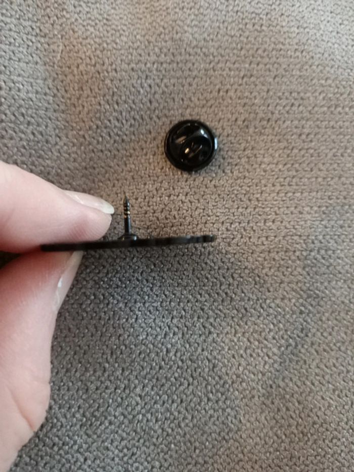 Pins neuf crâne tête de mort - photo numéro 4