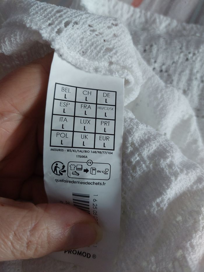 Tee-shirt ajouré - photo numéro 6