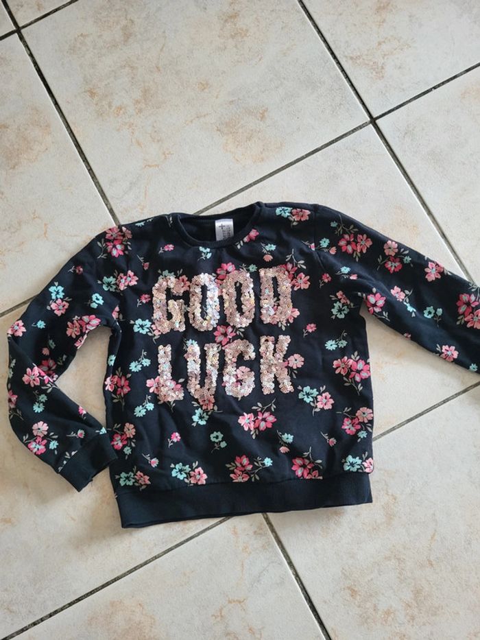 C&A - sweat fleuri à sequins 8 ans