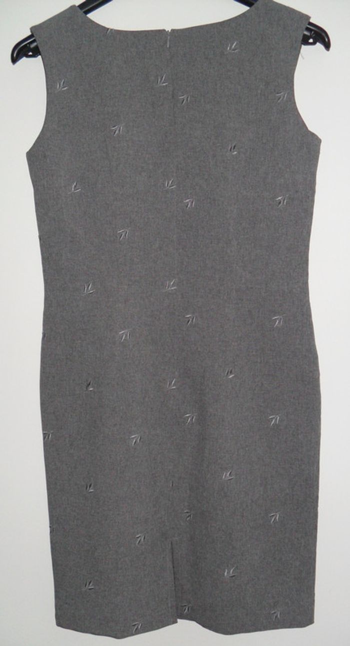 Robe chasuble gris chine feuilles brodees. Taille 38 / 40 - photo numéro 3