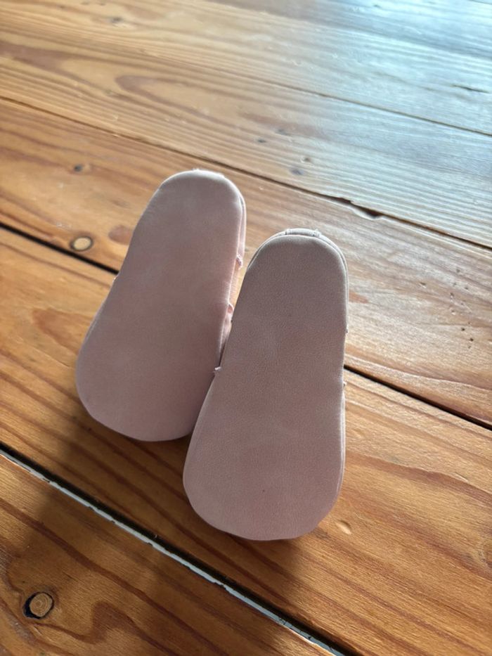 Chaussons ou chaussures bébé - photo numéro 3