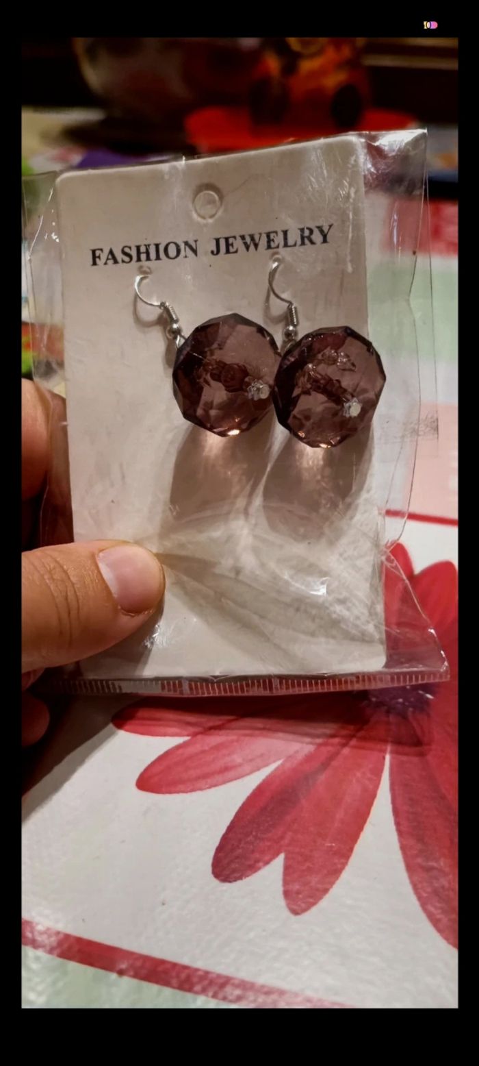 Boucle d'oreille brune