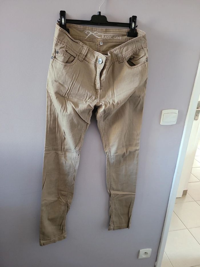 Jean beige taille 38 Basic One