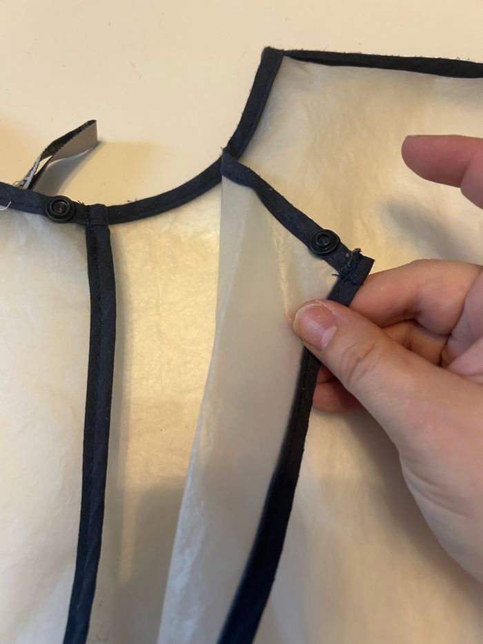 Tablier / Blouse imperméable  TRÈS BON ÉTAT mixte taille 4 ans couleur transparente - photo numéro 6