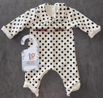 Combinaison unisexe Gucci blanc à pois / 1 mois / Très bon état