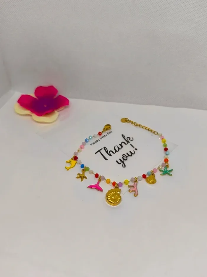Bracelet doré et multicolore avec perles de cristal et breloques de la mer - photo numéro 5
